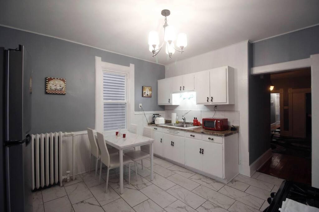 Renovated Brady St. Classic Милуоки Екстериор снимка