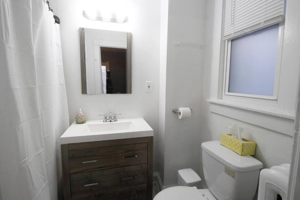 Renovated Brady St. Classic Милуоки Екстериор снимка