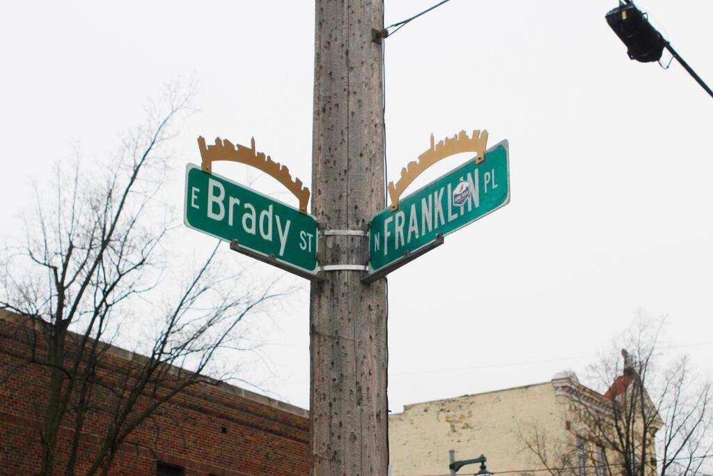 Renovated Brady St. Classic Милуоки Екстериор снимка